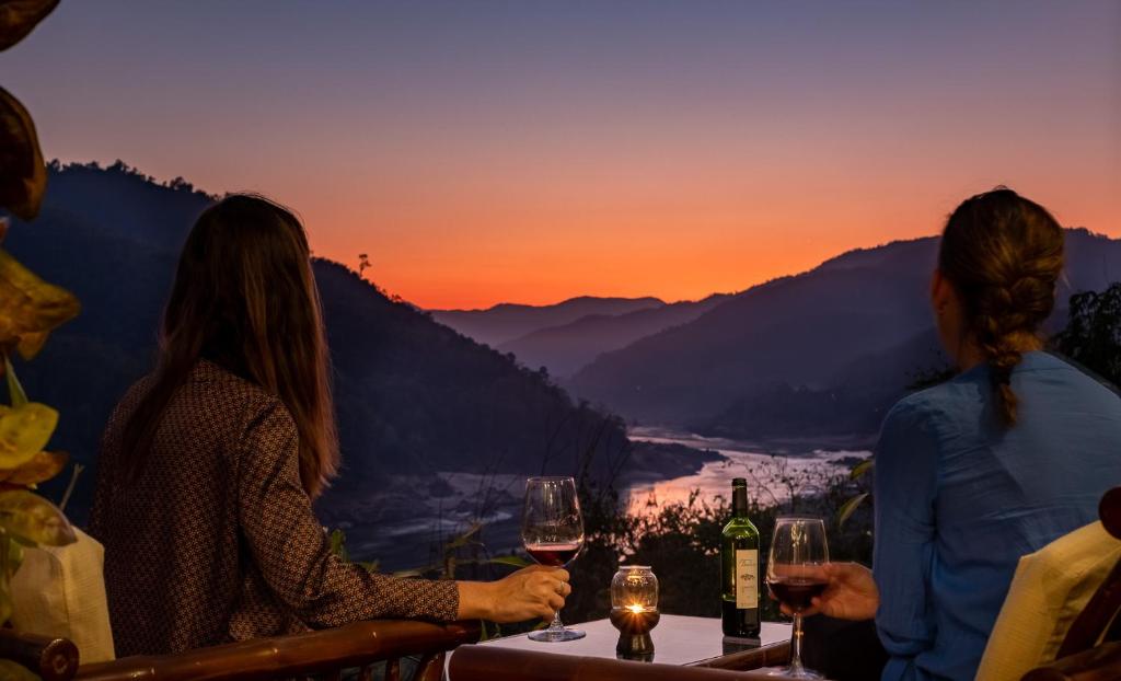 The Sanctuary Pakbeng Lodge - Savor tranquil evenings on the river